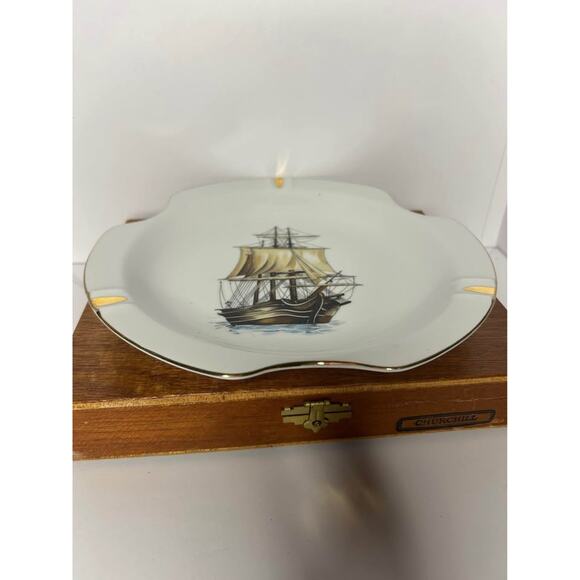 VINTAGE Ashtray Hand-Painted, WHITE CERAMIC, GOLD TRIM SAILIN - Picture 6 of 9